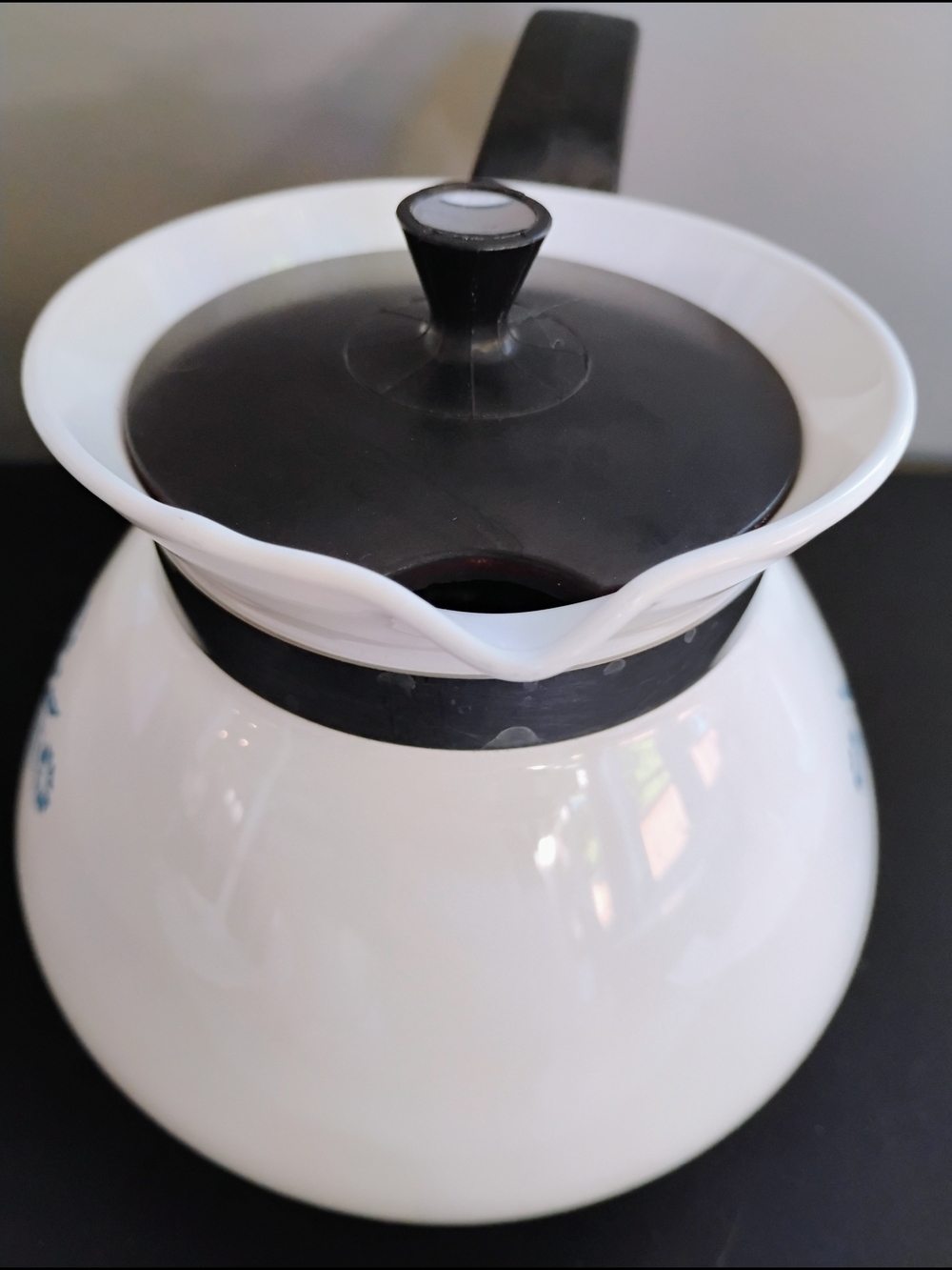 Retro Corning Ware Blue Cornflower Tea/Coffee Pot with Black Handle - Picture 14 of 16